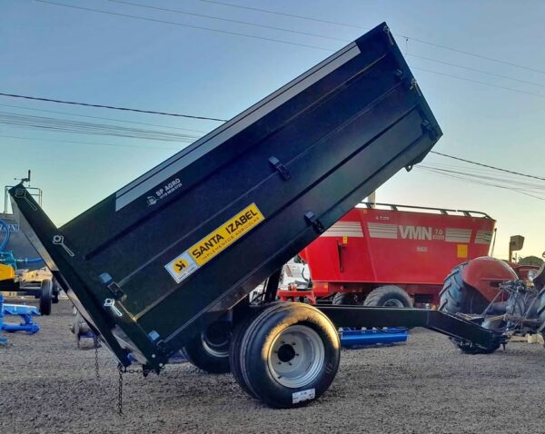 CARRETA FORRAGEIRA BASCULANTE HIDRÁULICA SANTA IZABEL 5.000 KGS
